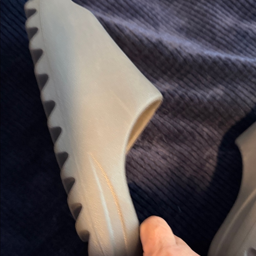 Yeezy Gray Slide Sandals - Picture 4 of 5